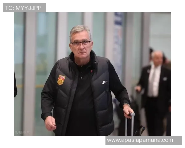 国外足球明星因涉嫌违法行为被警方拘留引发广泛关注与讨论